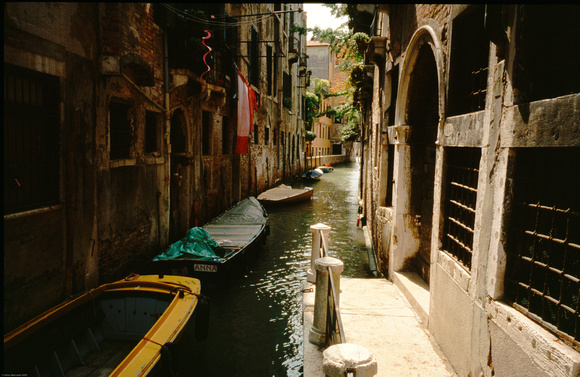 boats in canal001-01001